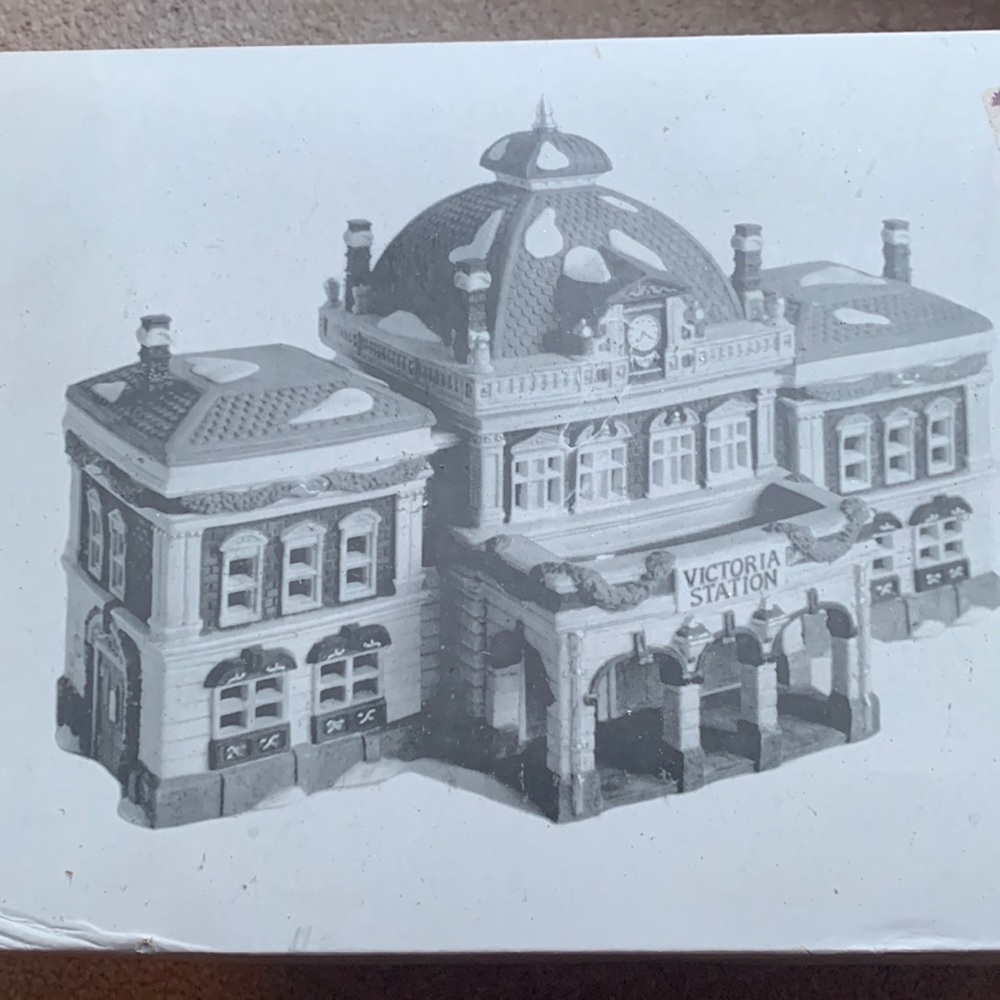 Dept 56, Heritage Village Collection Series, Dickens Village Victoria Station